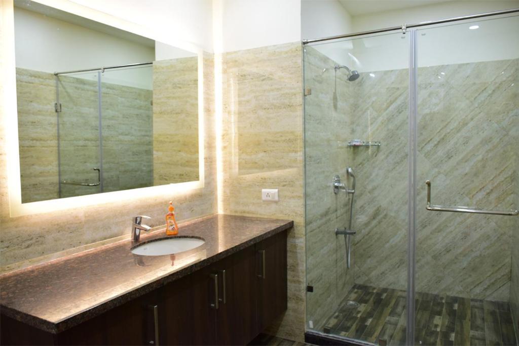 When In Gurgaon - Artemis Hospital 1 Min Walk, Fortis & Medanta 4 Mins Drive Exterior photo