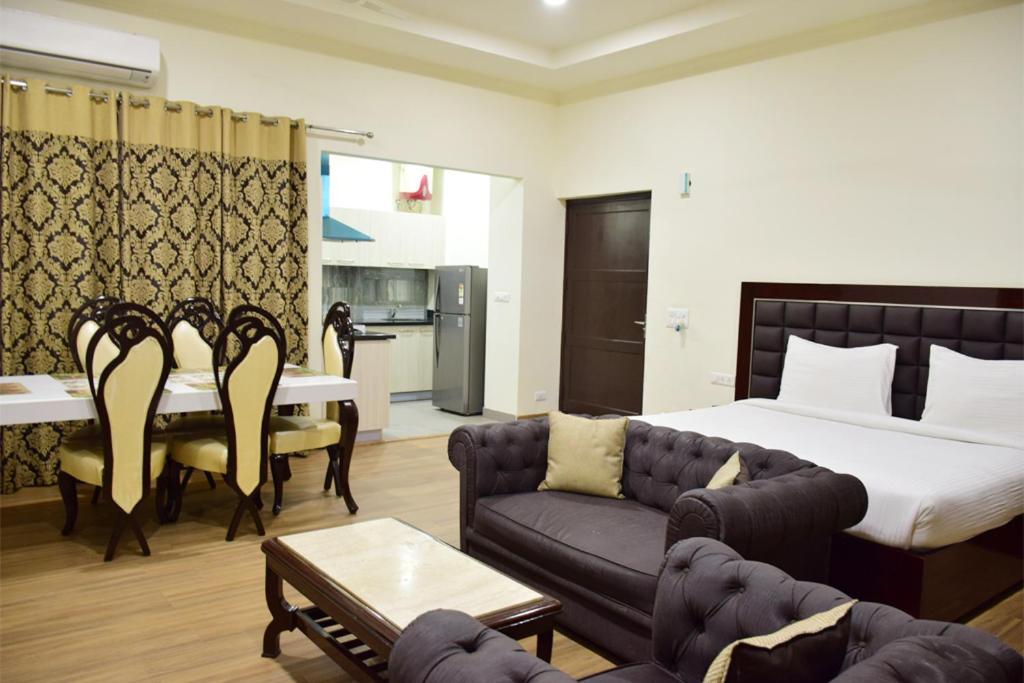 When In Gurgaon - Artemis Hospital 1 Min Walk, Fortis & Medanta 4 Mins Drive Exterior photo