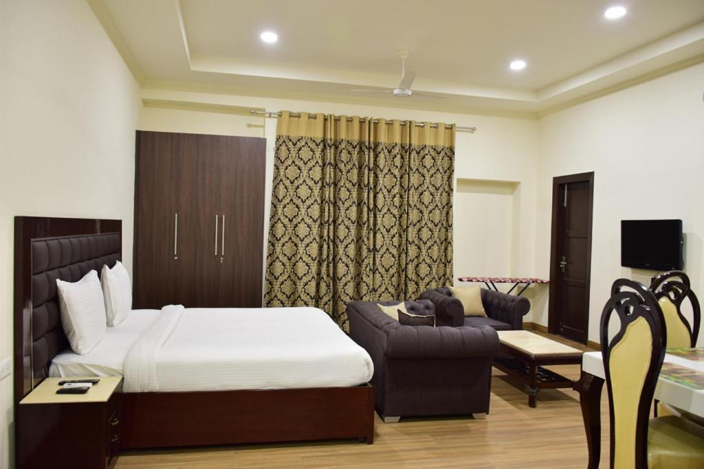 When In Gurgaon - Artemis Hospital 1 Min Walk, Fortis & Medanta 4 Mins Drive Exterior photo